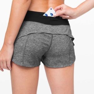 Lululemon 2.5 inch Speed Up Short (Size 6 Regular)